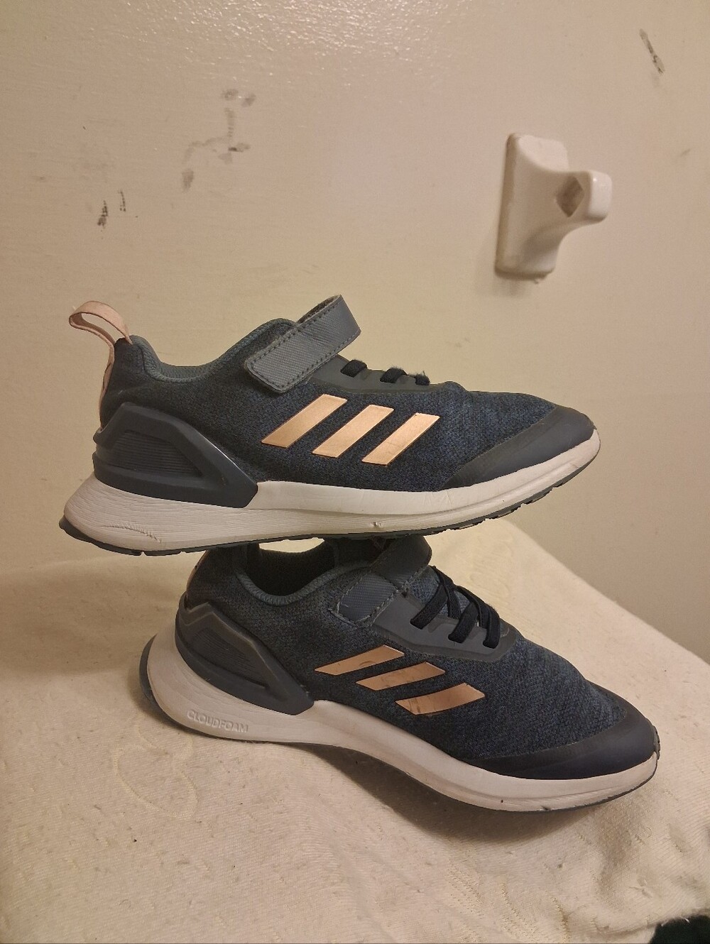 Adidas Kids Navy and Rose Gold Cloudfoam Athletic Sneakers Size 2